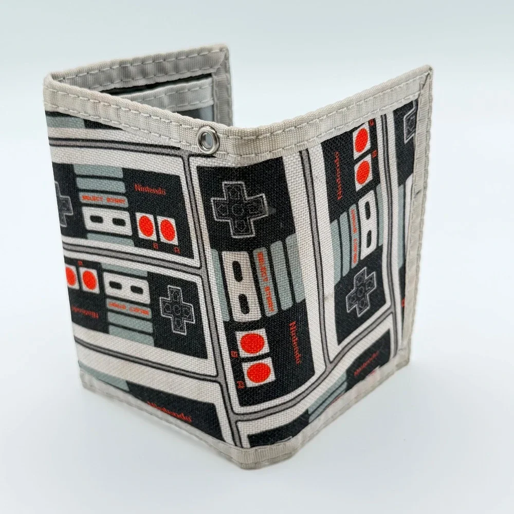 Nintendo NES Controller Canvas Trifold‎ Wallet Retro Gaming Gray Black Red